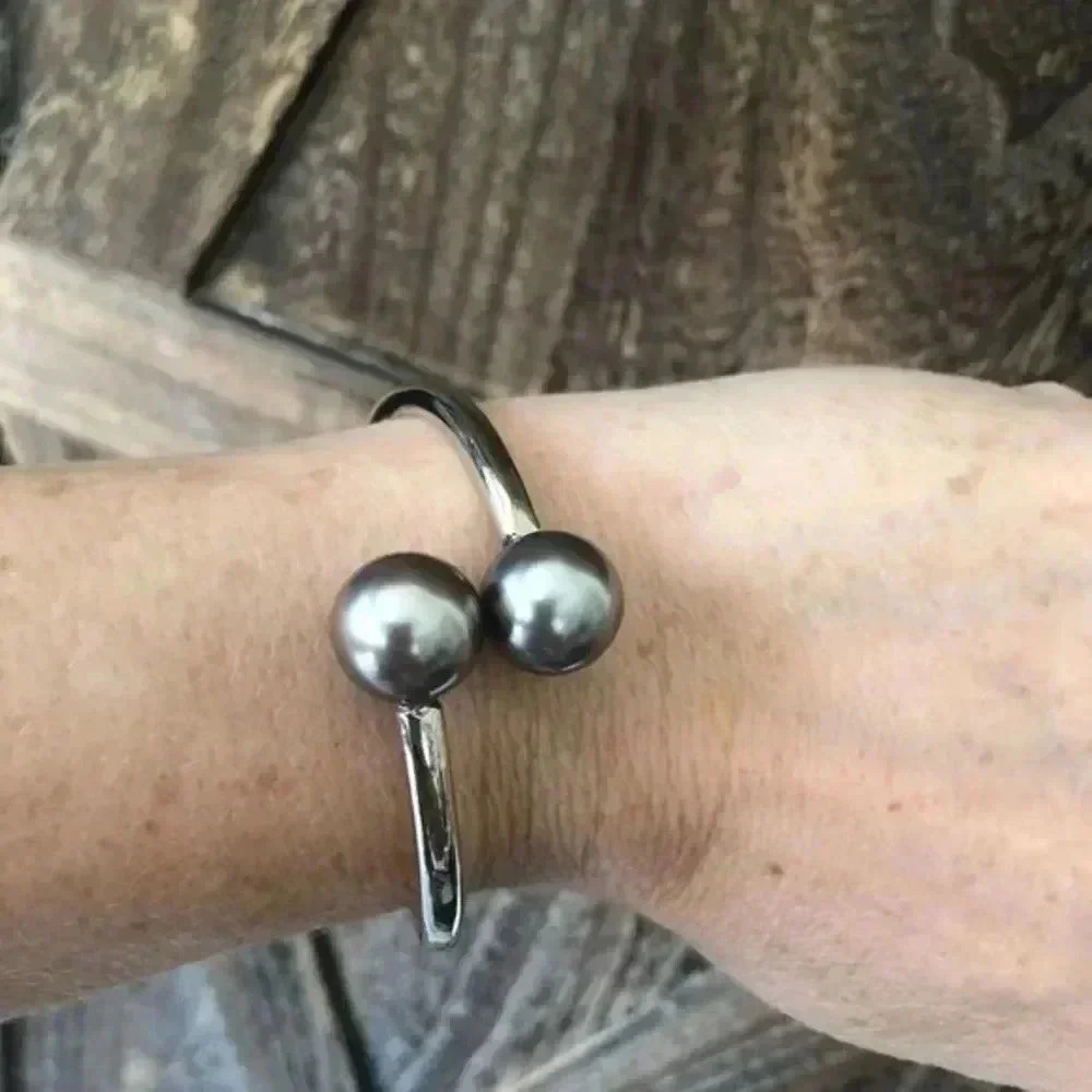 Silver & Grey Spring Hinge Elegant Cuff Bracelet NWT - Picture 1 of 3